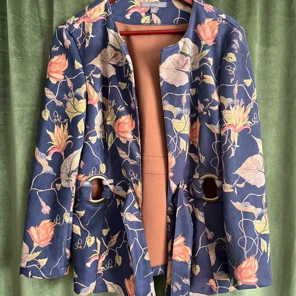 Beautiful soft jacket - Picture 1 of 3